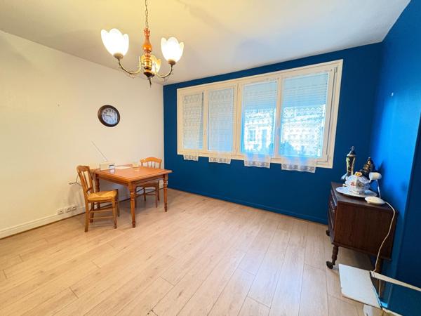 Maison de village au centre de Lignieres