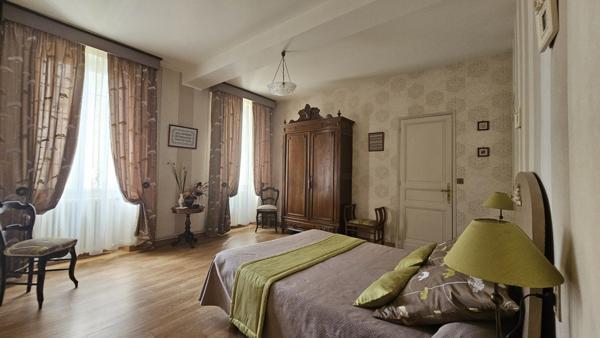 Le Mas-d'Agenais (47430) Magnifique demeure de village 5 chambres, garage et jardin.