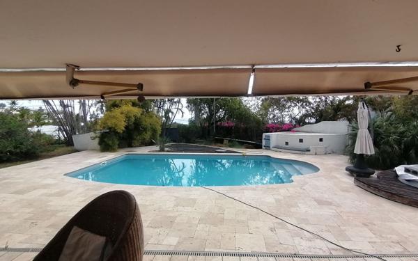 Maison à vendre    10 pièces •  Saint-Paul