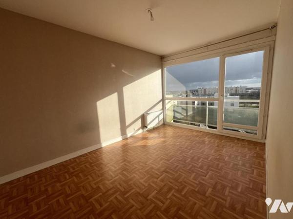 CAEN Rive droite - Dernier étage ascenseur - T4 de 74 m2 - 3 chambres - Cave.