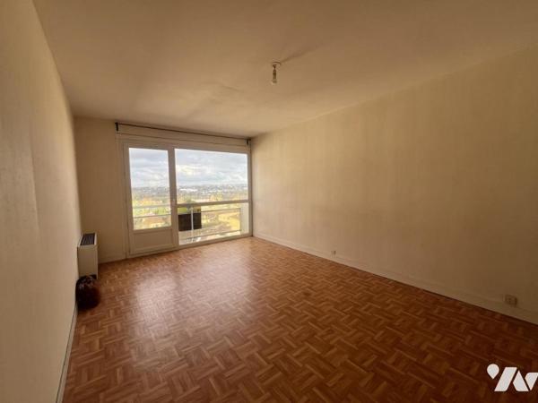 CAEN Rive droite - Dernier étage ascenseur - T4 de 74 m2 - 3 chambres - Cave.