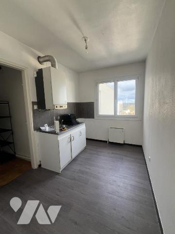 CAEN Rive droite - Dernier étage ascenseur - T4 de 74 m2 - 3 chambres - Cave.