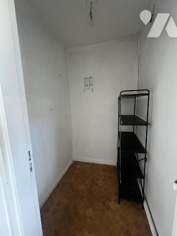 CAEN Rive droite - Dernier étage ascenseur - T4 de 74 m2 - 3 chambres - Cave.