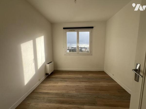 CAEN Rive droite - Dernier étage ascenseur - T4 de 74 m2 - 3 chambres - Cave.