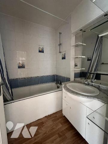 CAEN Rive droite - Dernier étage ascenseur - T4 de 74 m2 - 3 chambres - Cave.