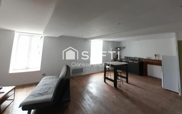 Deux appartements au cœur du village , proche du centre d'entrainement. Idéal pour investisseurs !