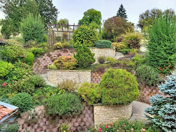 MAISON - 3 CHAMBRES - JARDIN - GARAGE - DEUXNOUDS DEVANT BEAUZEE