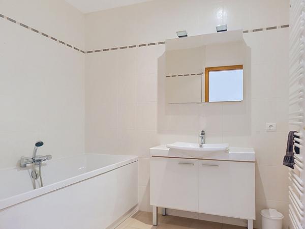 MAISON - 3 CHAMBRES - JARDIN - GARAGE - DEUXNOUDS DEVANT BEAUZEE