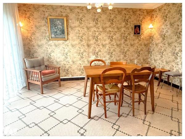 Maison sur sous sol sur-élevé  Chalouére, Ney, Saint Serge 