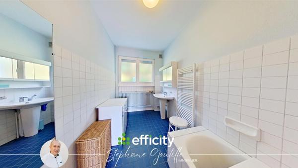 Maison
         7 pièces
        - 184 m² 330 000 € *