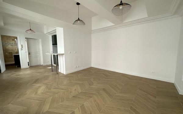 Appartement à vendre    3 pièces • 49,45 m2 Paris 7