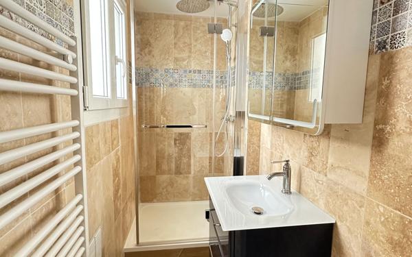 Appartement à vendre    3 pièces • 49,45 m2 Paris 7