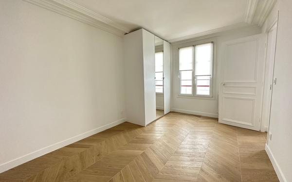 Appartement à vendre    3 pièces • 49,45 m2 Paris 7