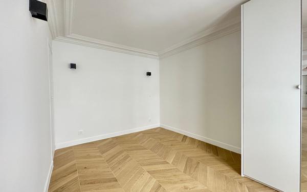 Appartement à vendre    3 pièces • 49,45 m2 Paris 7