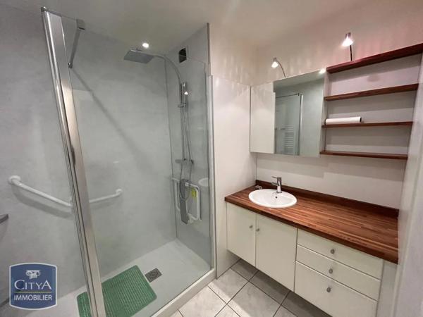 Appartement à louer 2 pièces 79.8m²