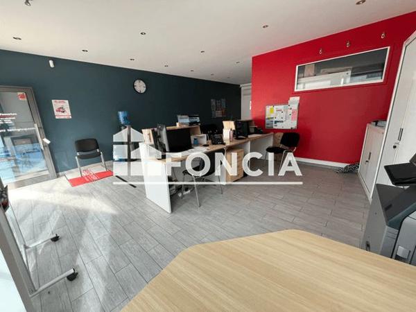 Location Local commercial 3 pièces 70.69 m² - 13 AVENUE ROGER COHE Pessac 33600