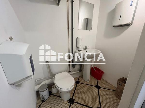 Location Local commercial 3 pièces 70.69 m² - 13 AVENUE ROGER COHE Pessac 33600