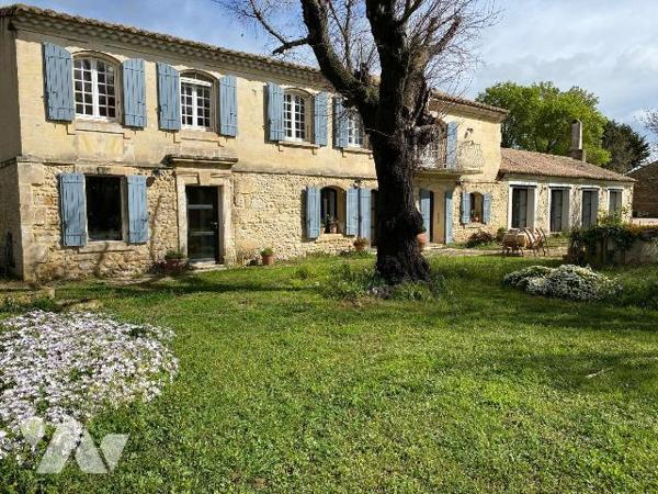 Mas à vendre sur la commune d' Arles (RAPHELE LES ARLES 13280) dans les Bouches-du-Rhône (13) :...