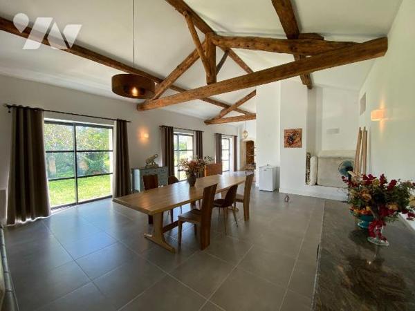 Mas à vendre sur la commune d' Arles (RAPHELE LES ARLES 13280) dans les Bouches-du-Rhône (13) :...