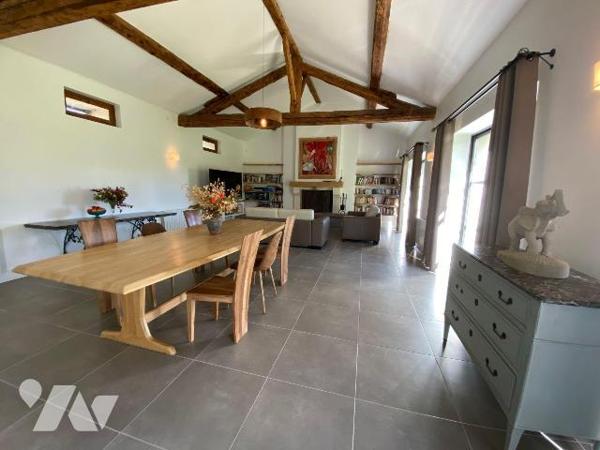 Mas à vendre sur la commune d' Arles (RAPHELE LES ARLES 13280) dans les Bouches-du-Rhône (13) :...