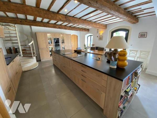 Mas à vendre sur la commune d' Arles (RAPHELE LES ARLES 13280) dans les Bouches-du-Rhône (13) :...