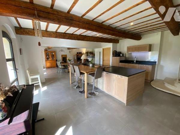 Mas à vendre sur la commune d' Arles (RAPHELE LES ARLES 13280) dans les Bouches-du-Rhône (13) :...