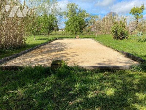 Mas à vendre sur la commune d' Arles (RAPHELE LES ARLES 13280) dans les Bouches-du-Rhône (13) :...