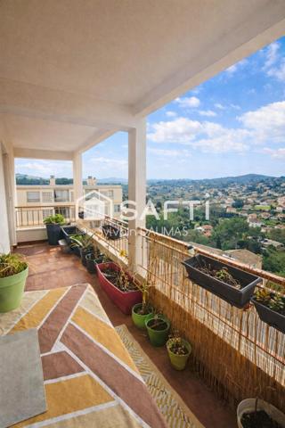 Lumière, vue dégagée et emplacement recherché : un T3 fonctionnel et idéalement situé.