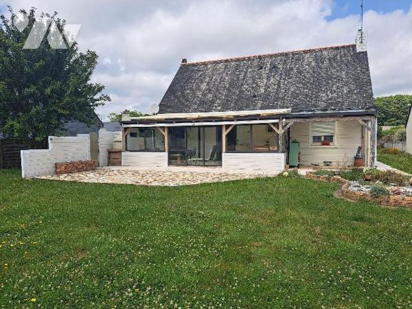 Maison de PLAIN PIED + TERRAIN CONSTRUCTIBLE DÉTACHABLE composée d'une entrée avec placard, sal...