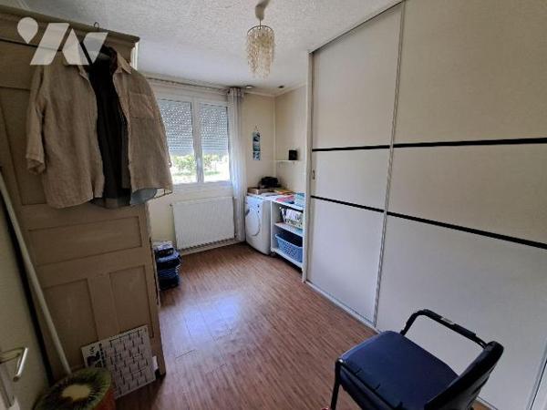 Maison de PLAIN PIED + TERRAIN CONSTRUCTIBLE DÉTACHABLE composée d'une entrée avec placard, sal...