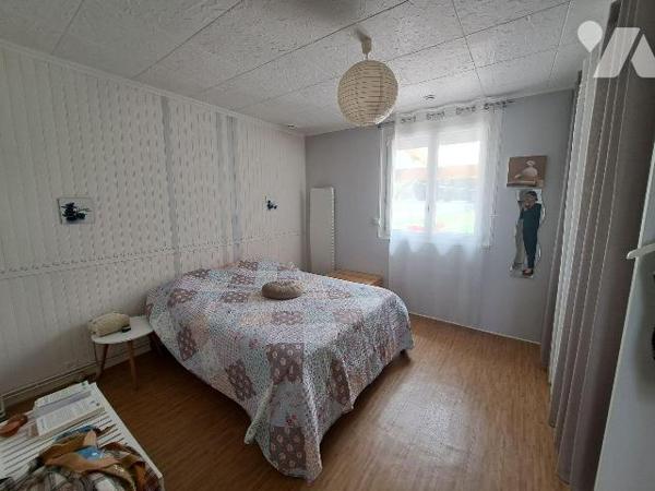 Maison de PLAIN PIED + TERRAIN CONSTRUCTIBLE DÉTACHABLE composée d'une entrée avec placard, sal...