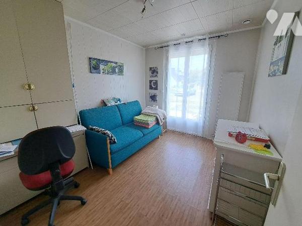 Maison de PLAIN PIED + TERRAIN CONSTRUCTIBLE DÉTACHABLE composée d'une entrée avec placard, sal...