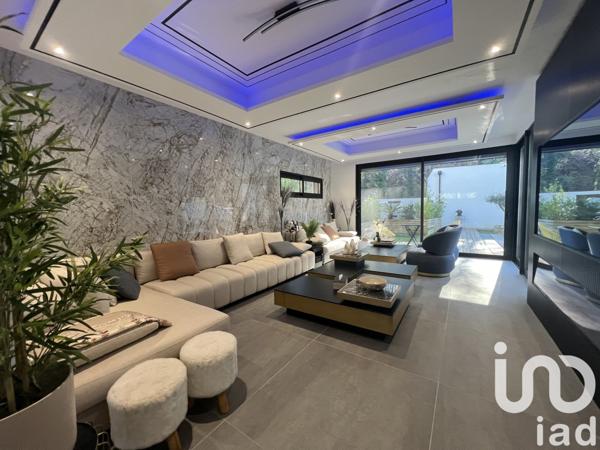 Maison d’architecte 6 pièces de 237 m² à Cambes (33880)