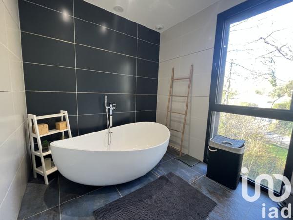 Maison d’architecte 6 pièces de 237 m² à Cambes (33880)