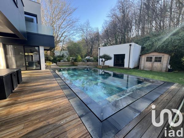 Maison d’architecte 6 pièces de 237 m² à Cambes (33880)