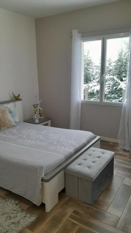 7p. 4 chambres. Parfait état. Plain-pied. Sous-sol total. Maisonnette indépendante. Jardin paysagé. Volumes