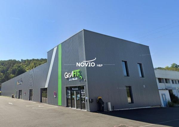 Local commercial en zone commerciale