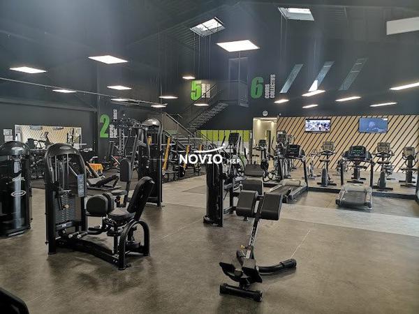 Local commercial en zone commerciale