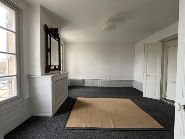 A vendre dans l'Hyper centre ville 3 lots d'habitation et 3 lots annexes dans un immeuble bourgeois