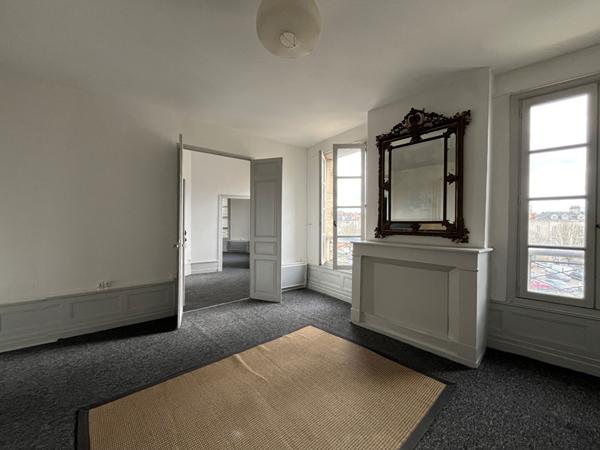 A vendre dans l'Hyper centre ville 3 lots d'habitation et 3 lots annexes dans un immeuble bourgeois