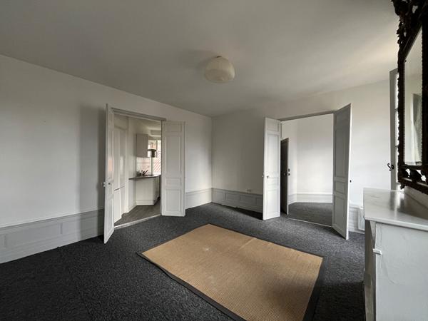 A vendre dans l'Hyper centre ville 3 lots d'habitation et 3 lots annexes dans un immeuble bourgeois