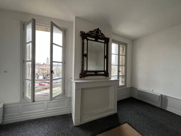 A vendre dans l'Hyper centre ville 3 lots d'habitation et 3 lots annexes dans un immeuble bourgeois