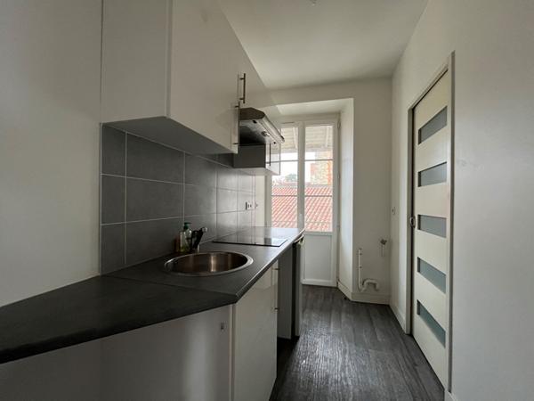 A vendre dans l'Hyper centre ville 3 lots d'habitation et 3 lots annexes dans un immeuble bourgeois