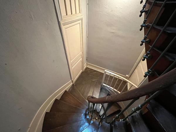 A vendre dans l'Hyper centre ville 3 lots d'habitation et 3 lots annexes dans un immeuble bourgeois