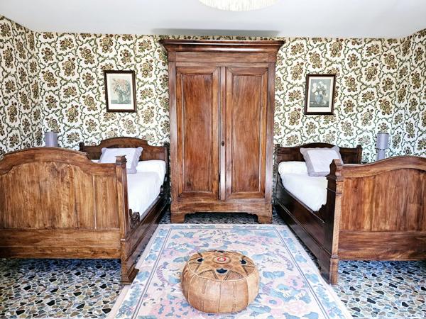 Ensemble de trois maisons