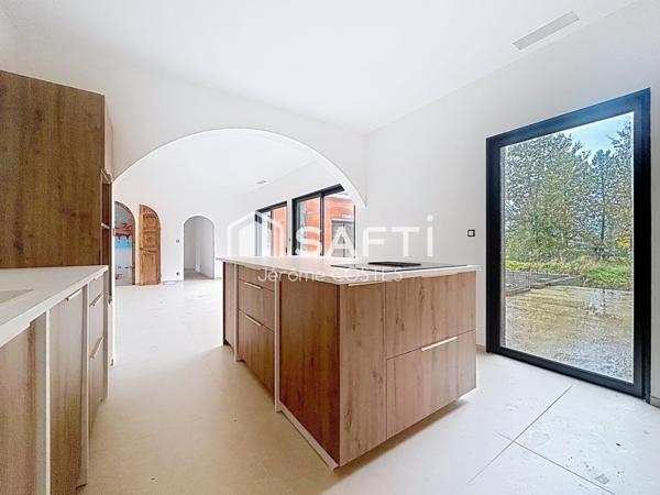 Villa contemporaine d'environ 170 M2 en cours de construction