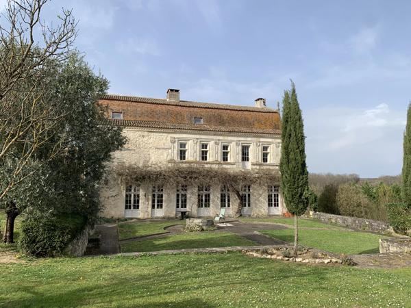 Manoir avec gîte et piscine