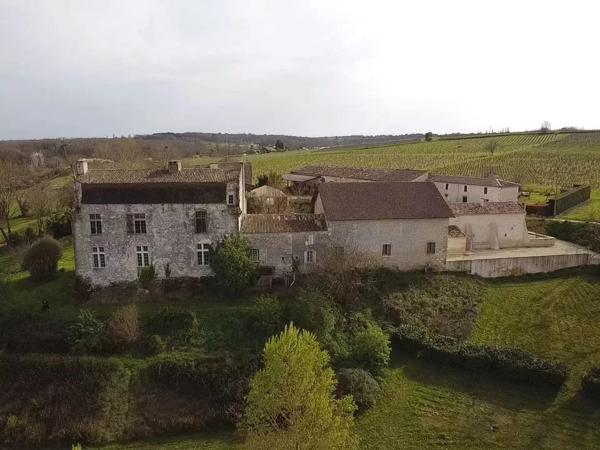 Manoir avec gîte et piscine