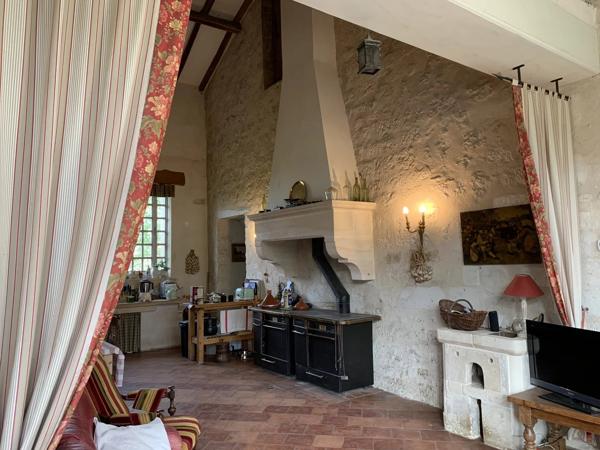 Manoir avec gîte et piscine