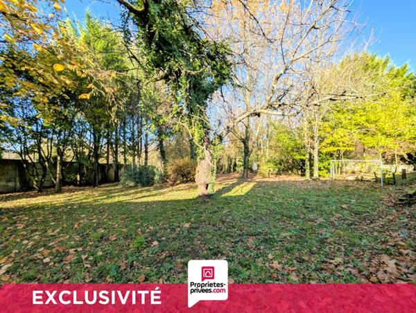 VENTE INTERACTIVE ! GARANTIE 12 MOIS INCLUS ! Maison de ville avec jardin et garage !